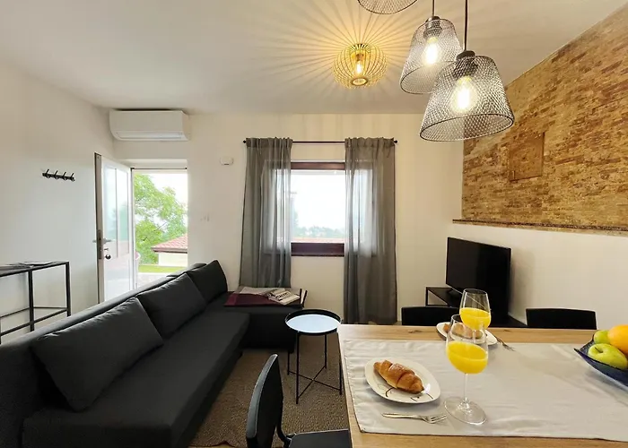 Ruscus, Veprinac, * 오파티아